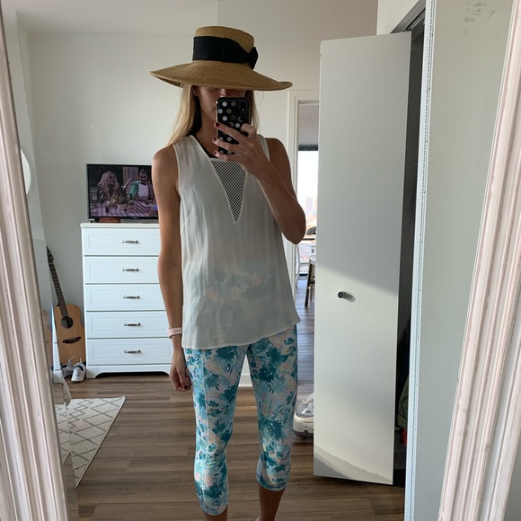 Sheer top with paneled V - Picture 2 of 4